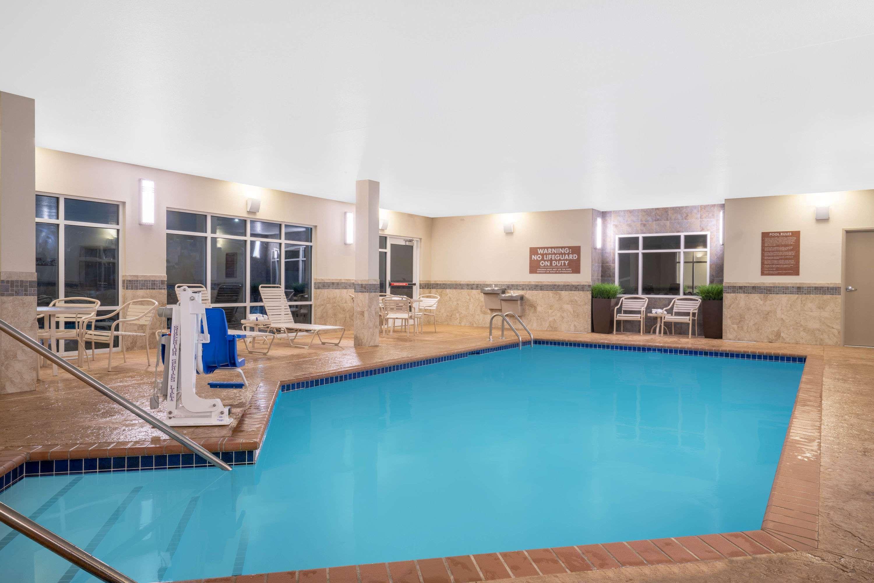 Americinn By Wyndham Windom Εξωτερικό φωτογραφία